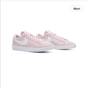 NIKE - WOMENS LOW BLAZER - SIZE 9